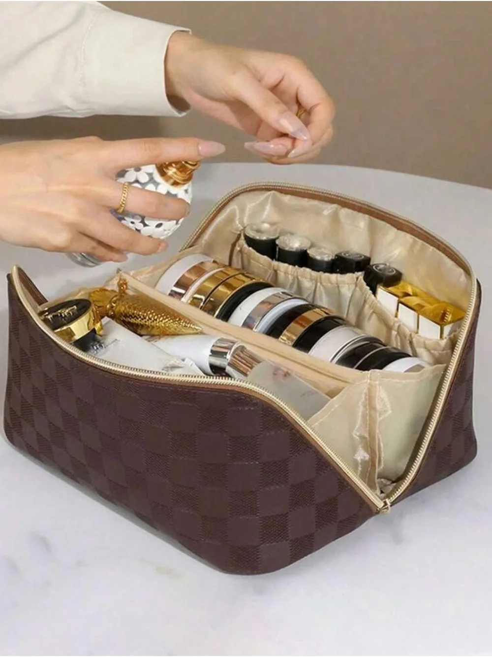 Brown Checkered Women's Handheld Cosmetic Case